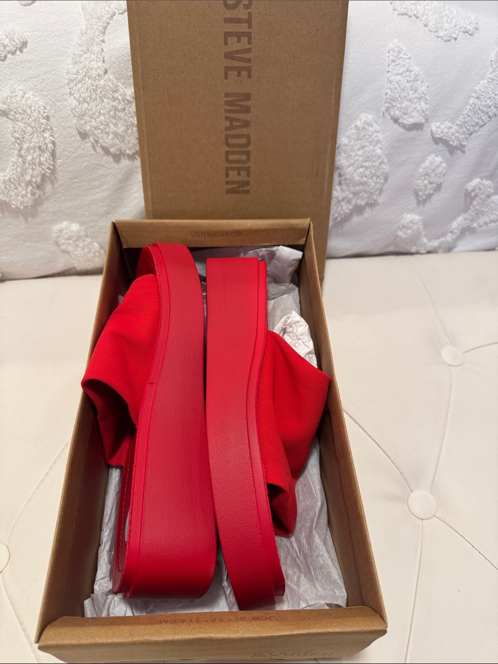 Steve Madden Bright Red Platform Slip-On Stretchy Slides - Picture 2 of 8